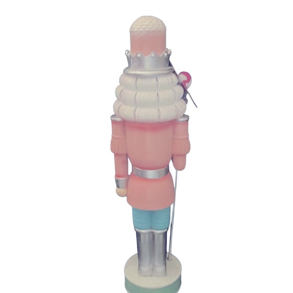 🛑READ🛑 NIB Peppermint Square 18 inch Pink/Aqua Pastel Resin Nutcracker - Picture 8 of 9